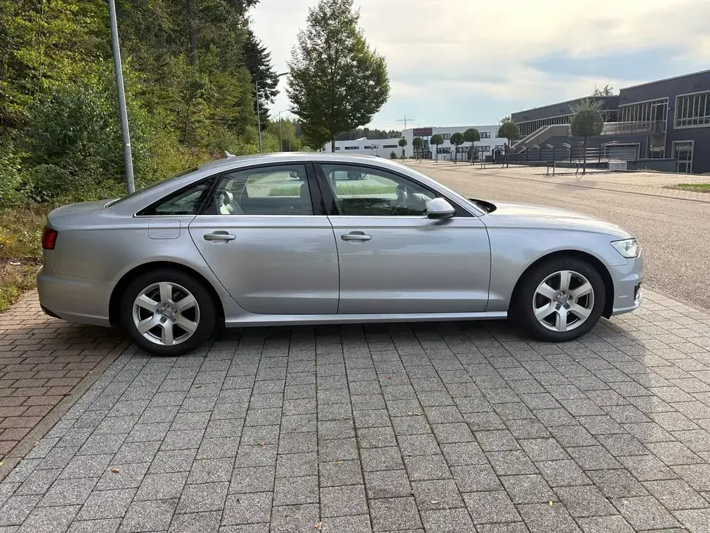 Gebraucht Audi A6 Ambiente 190 PS (139 kW) 2015 Grau Limousine