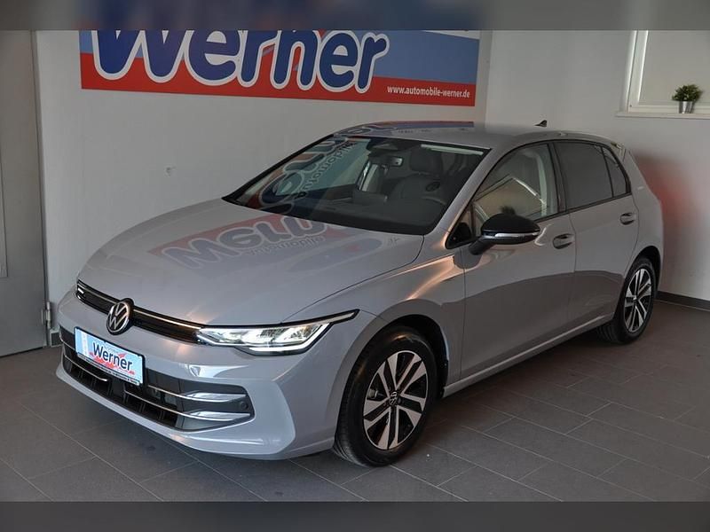 Neu VW Golf VIII 150 PS (110 kW) 2026 Grau Limousine