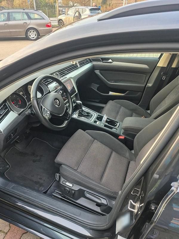 Gebraucht VW Passat 150 PS (110 kW) 2018 Grau Kombi