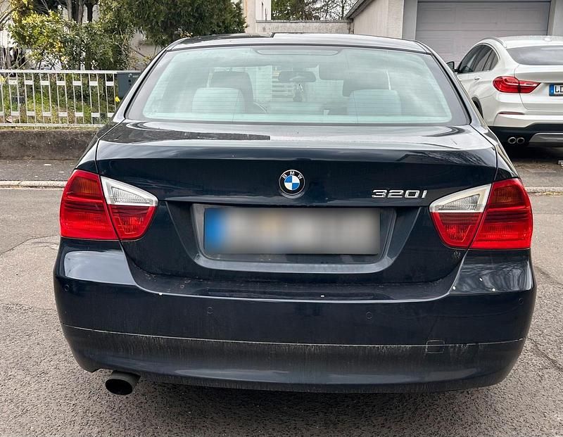 Gebraucht BMW 320 150 PS (110 kW) 2005 Blau Limousine