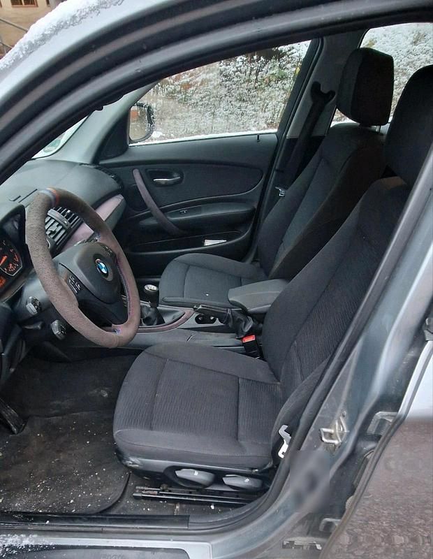 Gebraucht BMW 120 140 PS (102 kW) 2011 Grau Kleinwagen