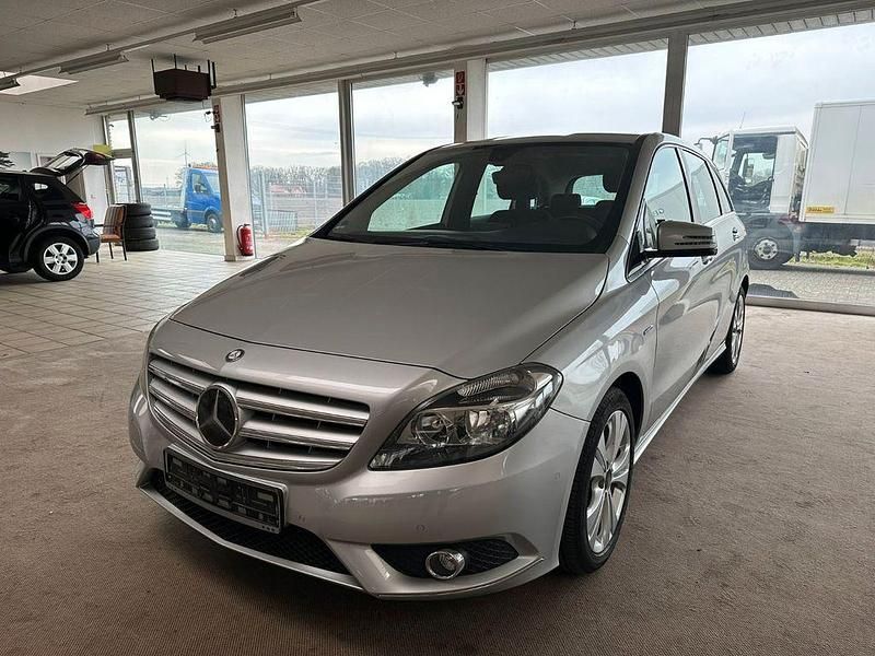 Silber Gebraucht 2012 Mercedes B200 Van / Kleinbus | 9.990 € (Guter Preis) - Bild 1/4