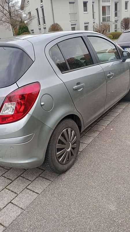Używany Opel Corsa Edition 69 KM (50 kW) 2010 Srebrny Hatchback