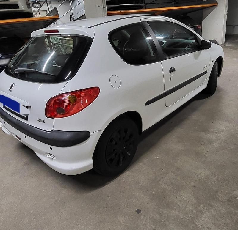 Gebraucht Peugeot 206 75 PS (55 kW) 2005 Weiß Kleinwagen