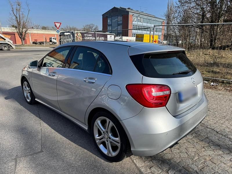 Gebraucht Mercedes A250 211 PS (155 kW) 2015 Silber Kleinwagen