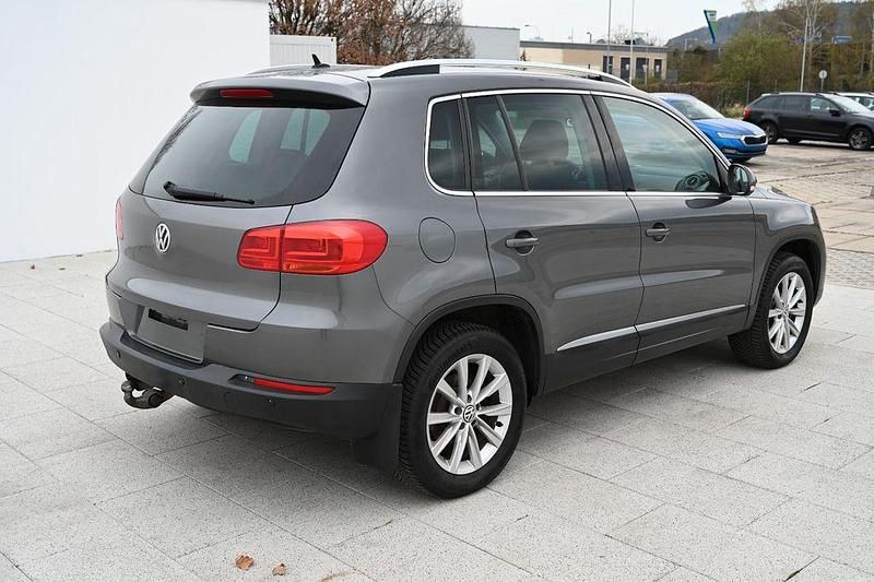 Gebraucht VW Tiguan 140 PS (102 kW) 2011 Grau SUV