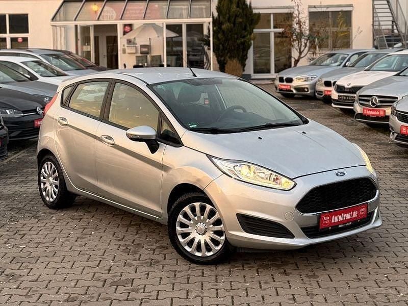Grau Gebraucht 2016 Ford Fiesta Trend Limousine | 7.300 € (Guter Preis) - Bild 1/4