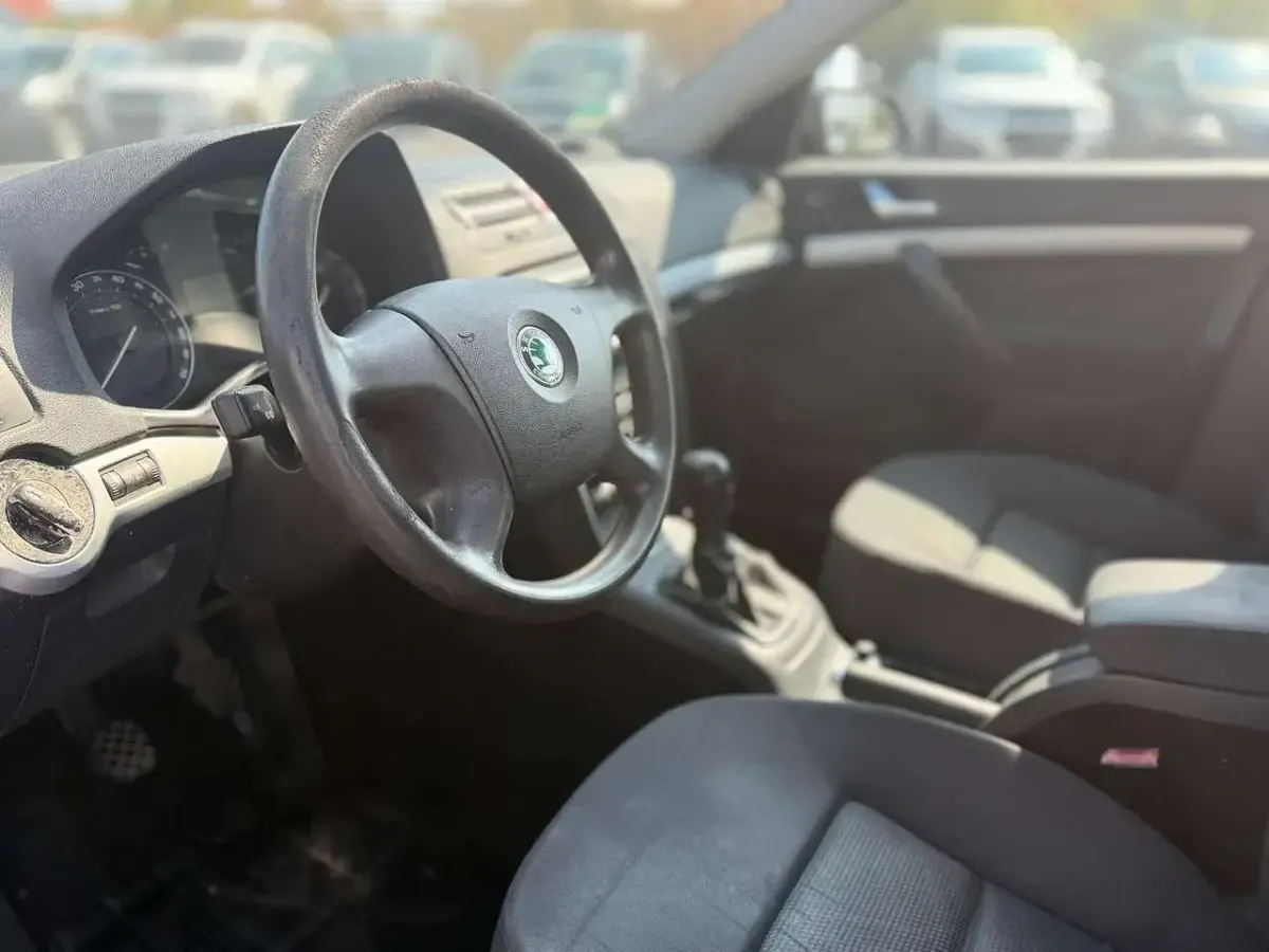 Gebraucht Skoda Octavia Ambiente 102 PS (75 kW) 2005 Schwarz magicperleffekt Kombi