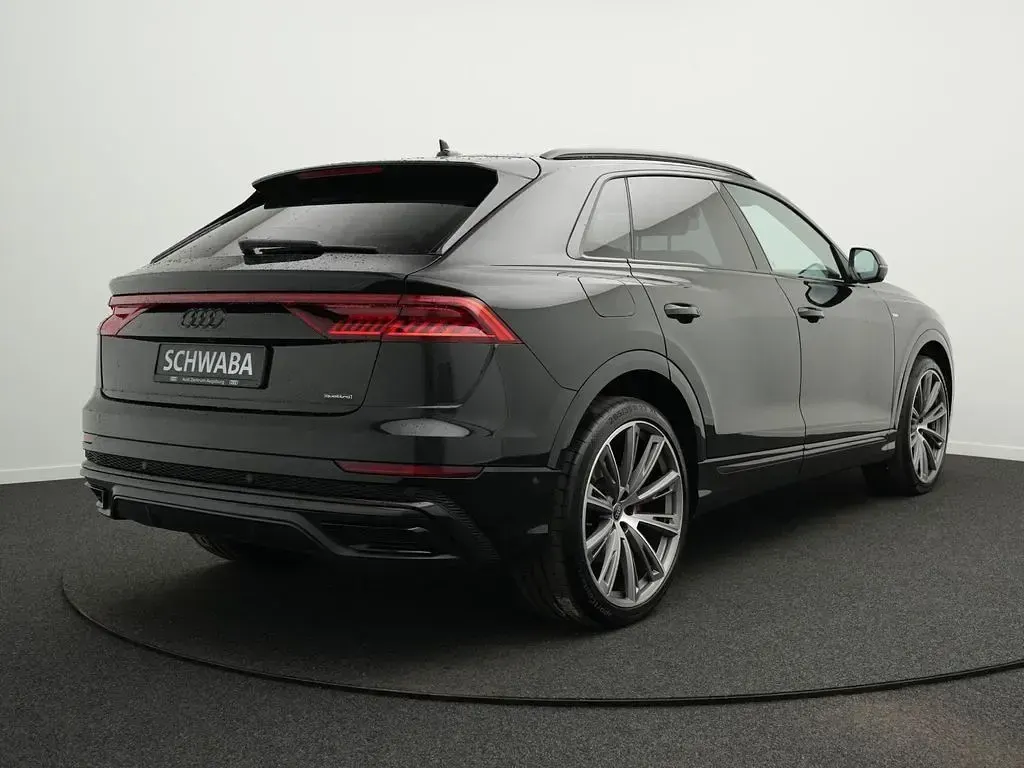 Gebraucht Audi Q8 S-Line 286 PS (210 kW) 2023 Mythosschwarz metallic SUV