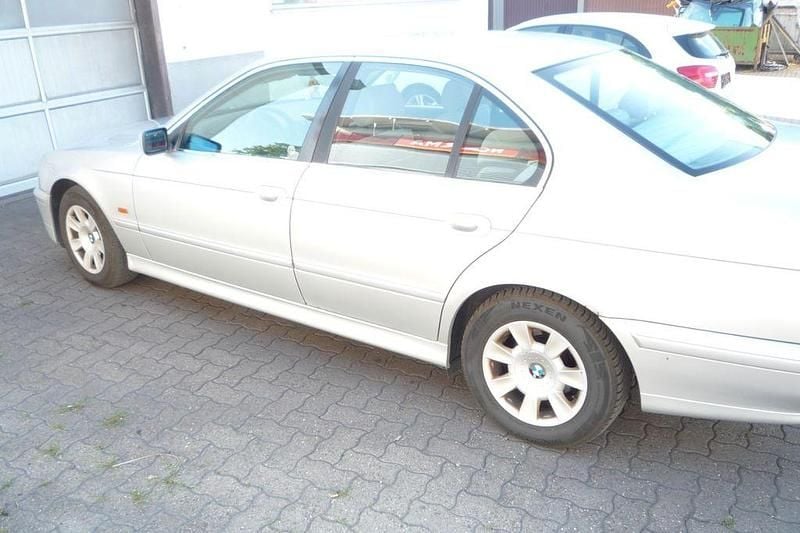 Silber Gebraucht 2002 BMW 520 Limousine | 1.000 € (Guter Preis) - Bild 1/4