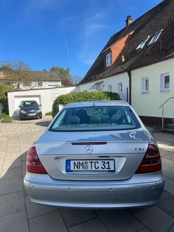 Używany Mercedes E280 Avantgarde 190 KM (139 kW) 2005 Srebrny Sedan/Limuzyna