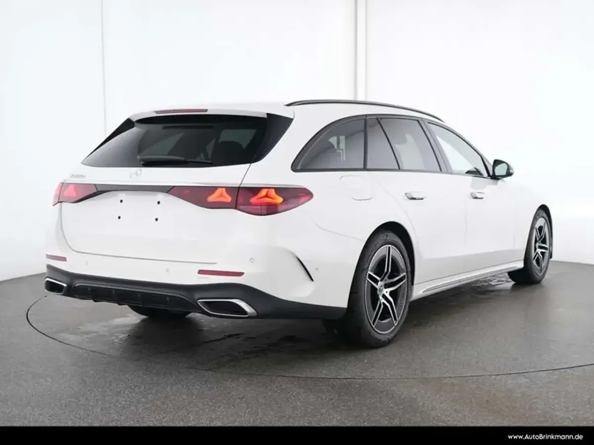 Gebraucht Mercedes E220 AMG line 197 PS (144 kW) 2025 Unilack polarweiß Kombi