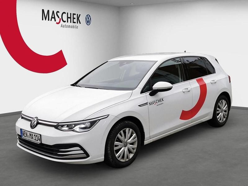 Gebraucht VW Golf VIII Style 150 PS (110 kW) 2022 Pure white Limousine
