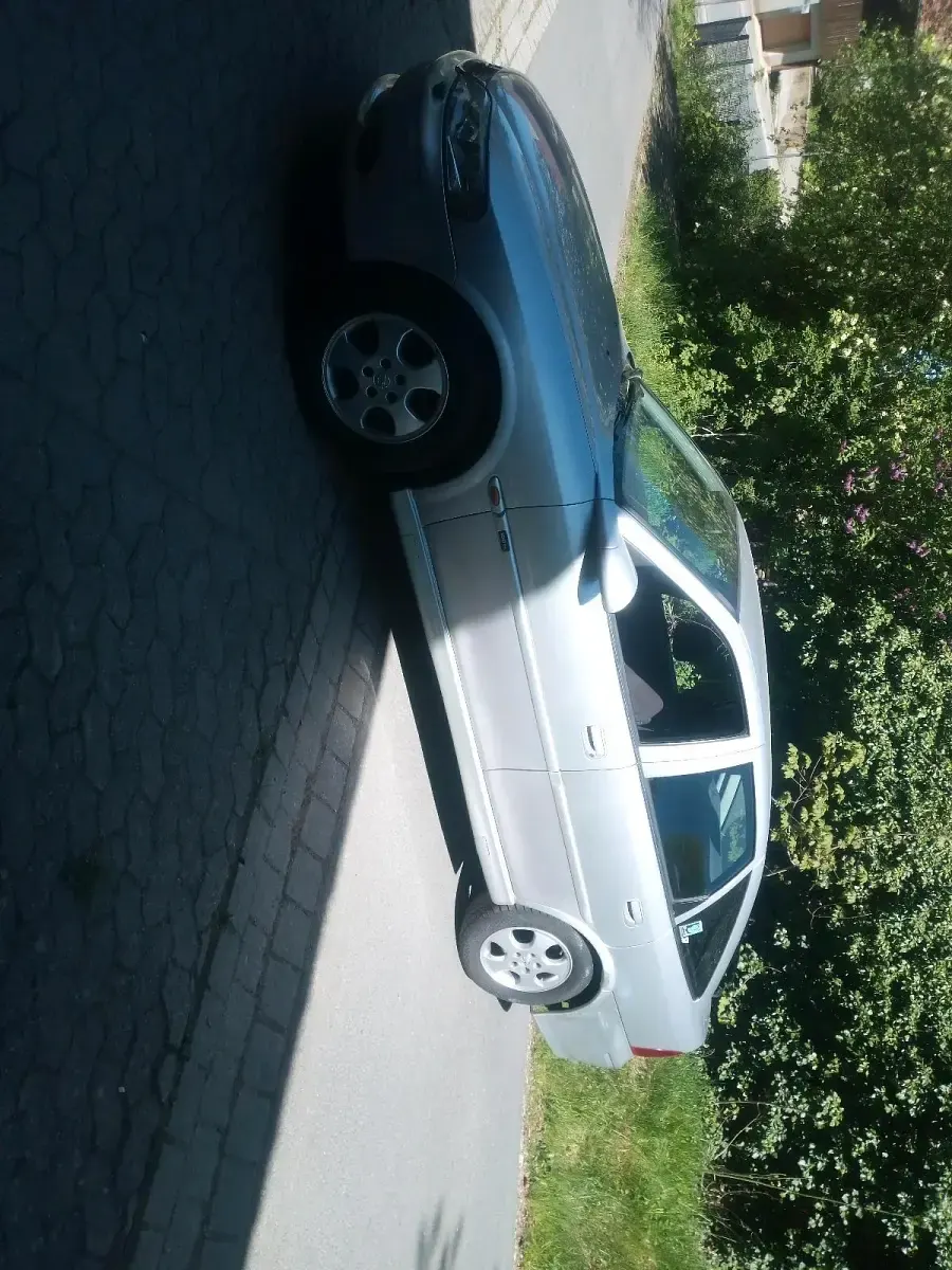 Usata Opel Vectra 100 CV (73 kW) 2001 Argento Berlina