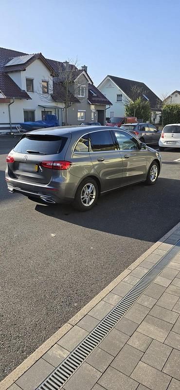 Gebraucht Mercedes B160 109 PS (80 kW) 2019 Grau Van / Kleinbus