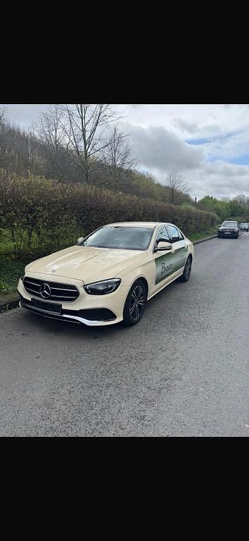 Gebraucht Mercedes E220 194 PS (142 kW) 2022 Beige Limousine
