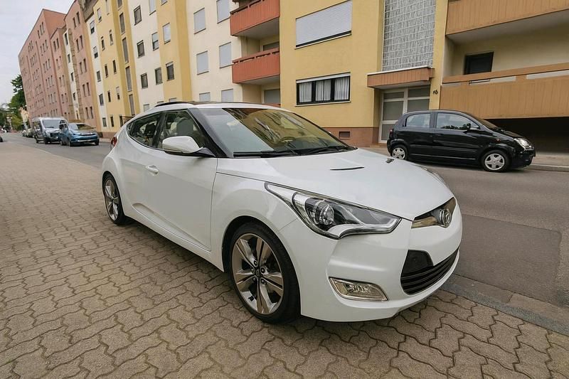 Weiß Gebraucht 2012 Hyundai Veloster Kleinwagen | 7.900 € (Fairer Preis) - Bild 1/4