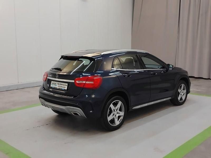 Gebraucht Mercedes GLA180 AMG line 122 PS (89 kW) 2017 Blau SUV