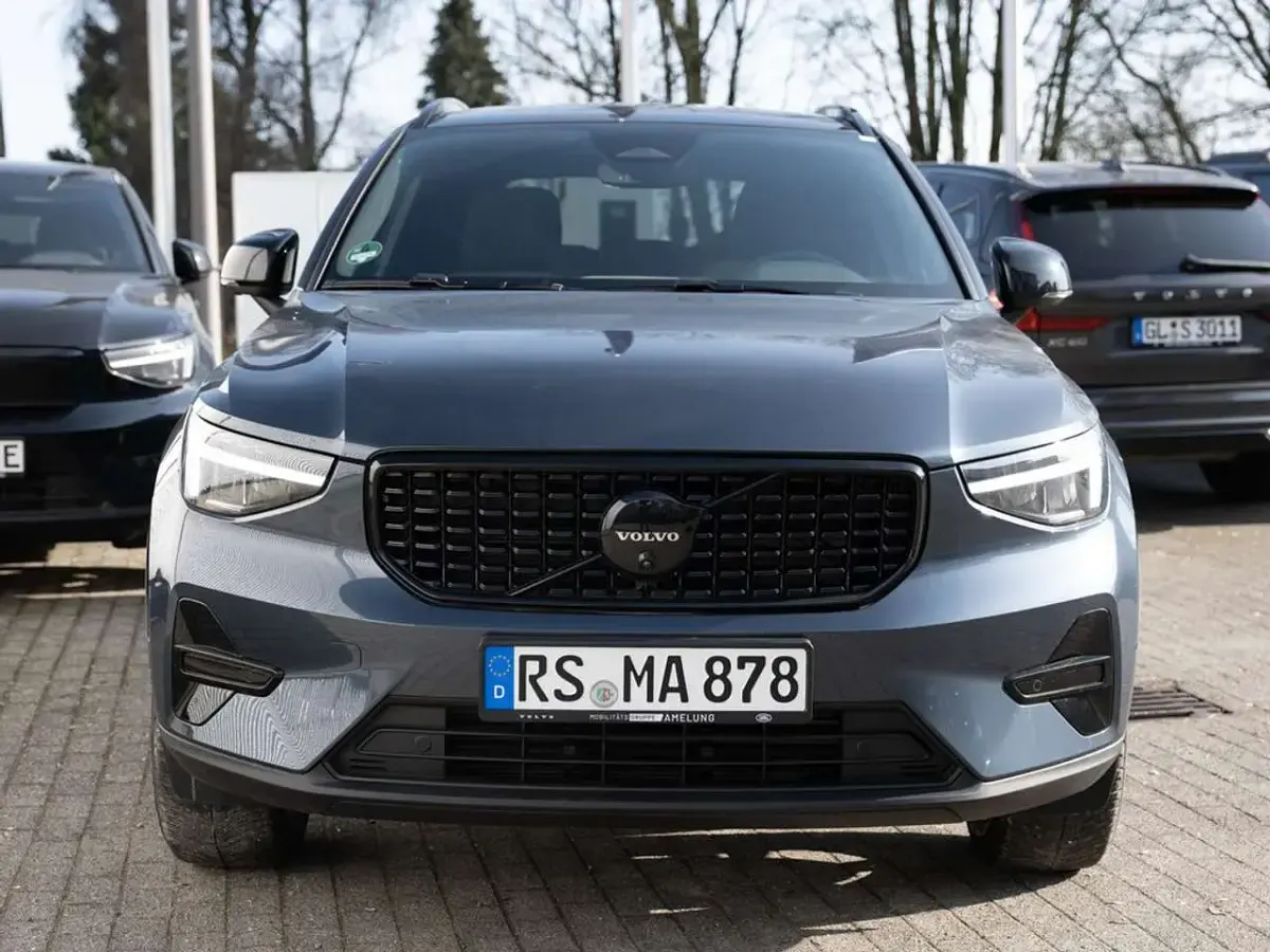 Nowe Volvo XC40 Plus 163 KM (119 kW) 2026 Niebieski SUV