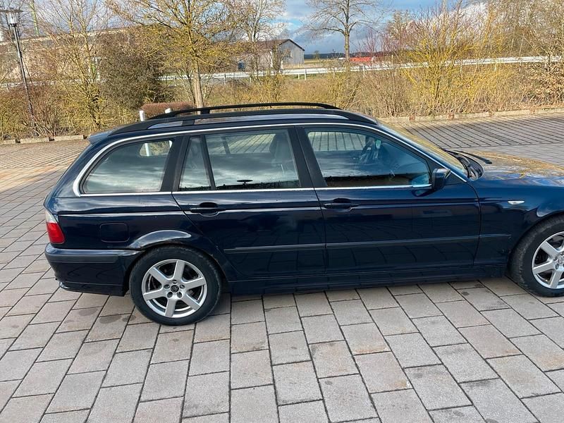 Gebraucht BMW 320 170 PS (125 kW) 2003 Blau Kombi