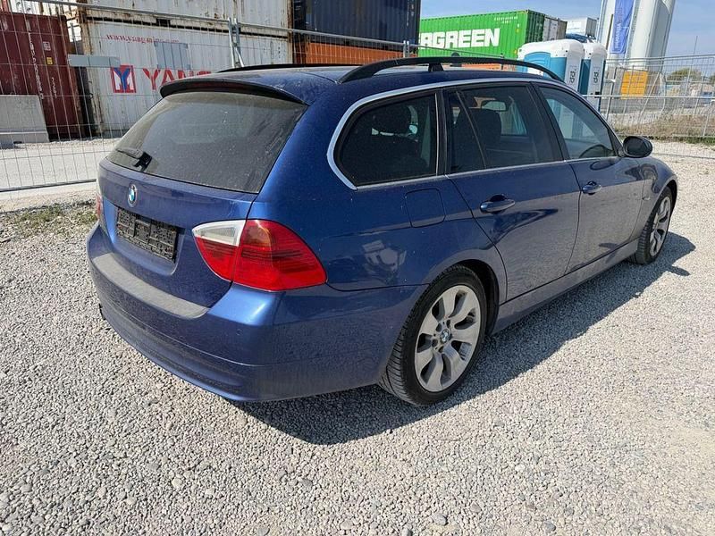 Gebraucht BMW 325 218 PS (160 kW) 2007 Blau Kombi