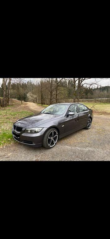 Gebraucht BMW 318 143 PS (105 kW) 2007 Grau Limousine