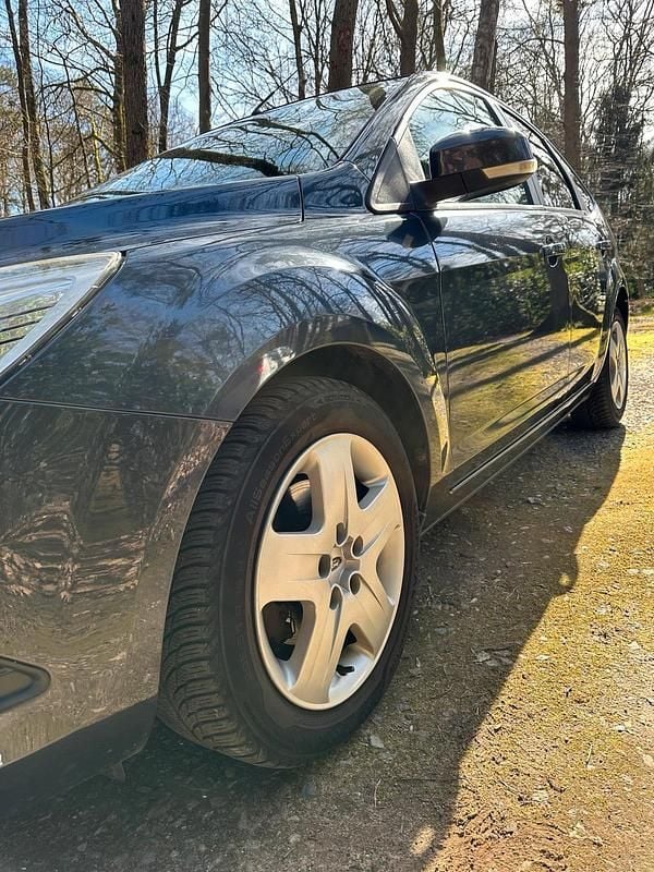 Gebraucht Ford Focus 116 PS (85 kW) 2008 Grau Limousine