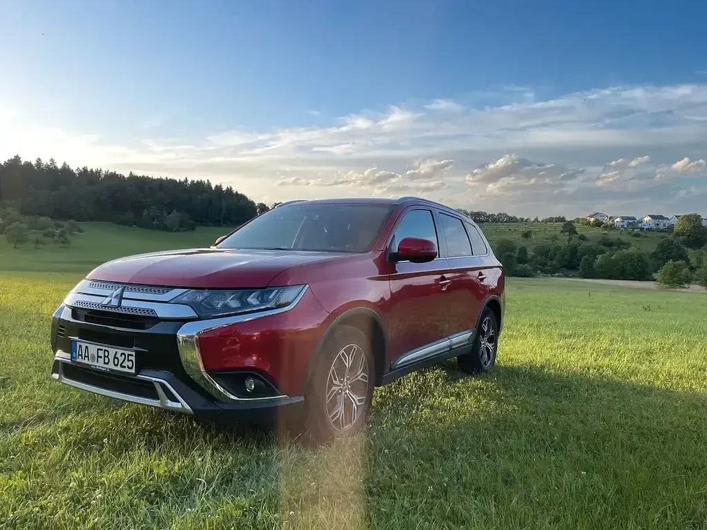 Gebraucht Mitsubishi Outlander Intense+ 150 PS (110 kW) 2020 Rot SUV