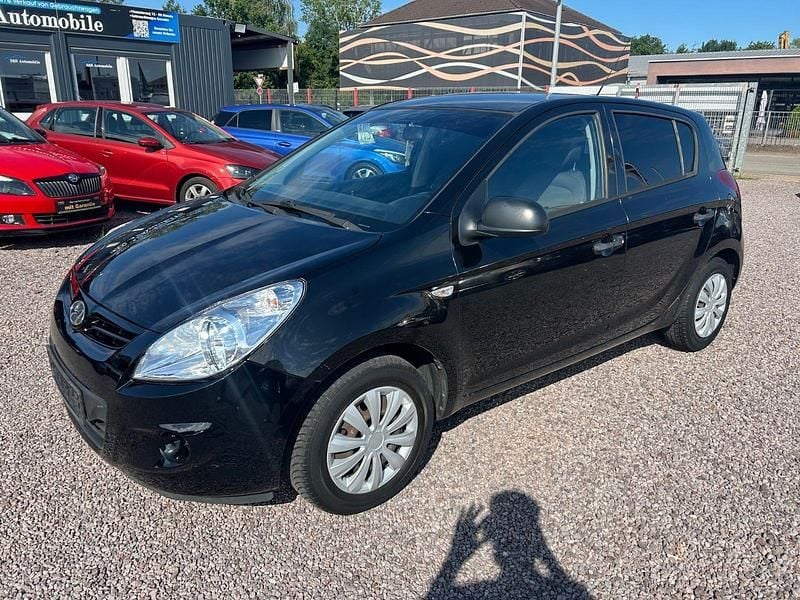 Schwarz Gebraucht 2010 Hyundai i20 Comfort Limousine | 2.990 € (Fairer Preis) - Bild 1/4