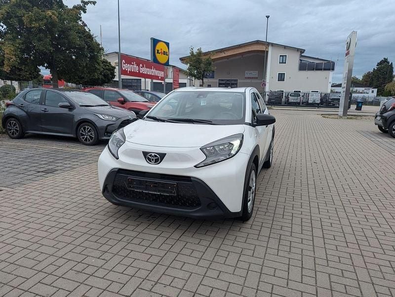 Weiß Gebraucht 2023 Toyota Aygo Basis Kleinwagen | 12.990 € (Guter Preis) - Bild 1/4