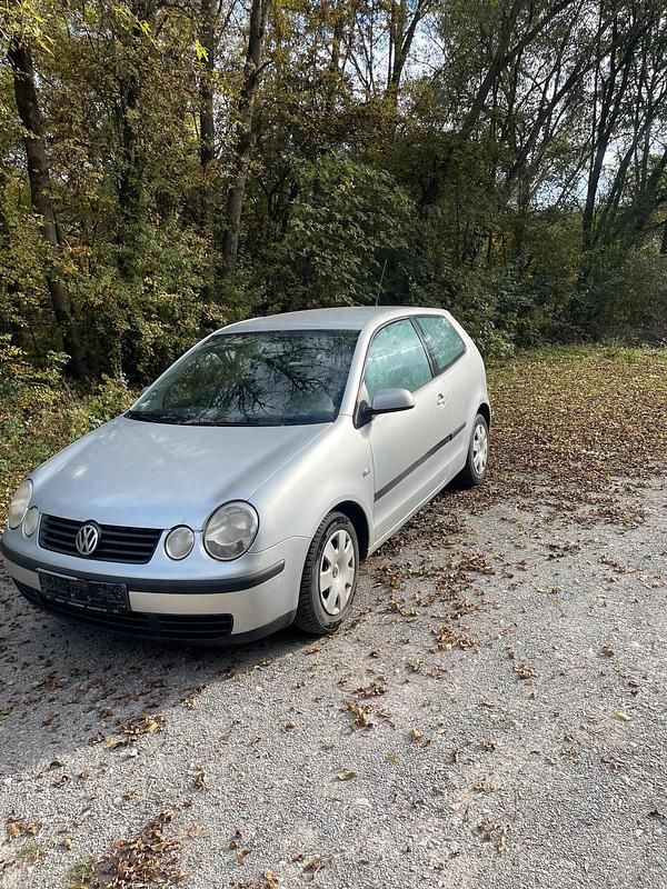 Silber Gebraucht 2004 VW Polo Kleinwagen | 350 € (Superpreis) - Bild 1/4