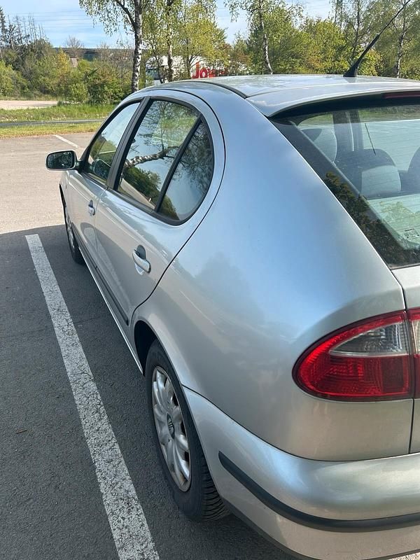 Second-hand Seat Leon 105 CP (77 kW) 2001 Argintiu Hatchback