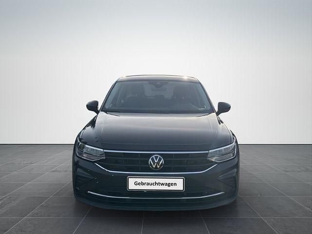 Gebraucht VW Tiguan Basis 122 PS (89 kW) 2022 Uranograu SUV