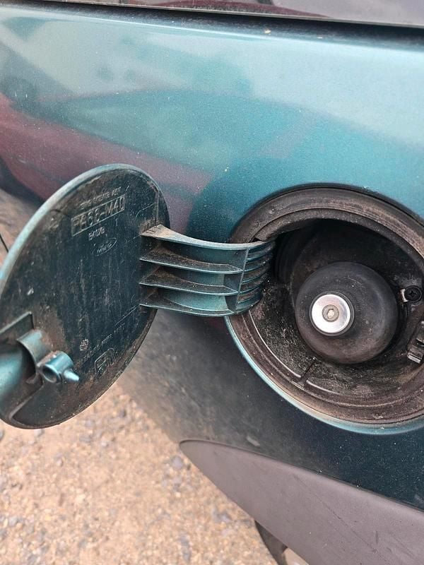 Second-hand Ford Ka 60 CP (44 kW) 1999 Verde Hatchback