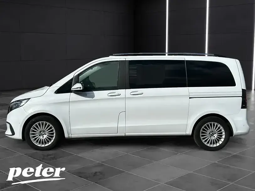 Gebraucht Mercedes V220 Style 163 PS (119 kW) 2025 Weiss Van / Kleinbus