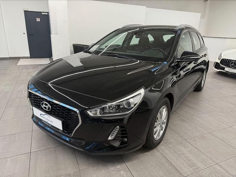 Gebraucht Hyundai i30 Select 120 PS (88 kW) 2018 Schwarz Kombi