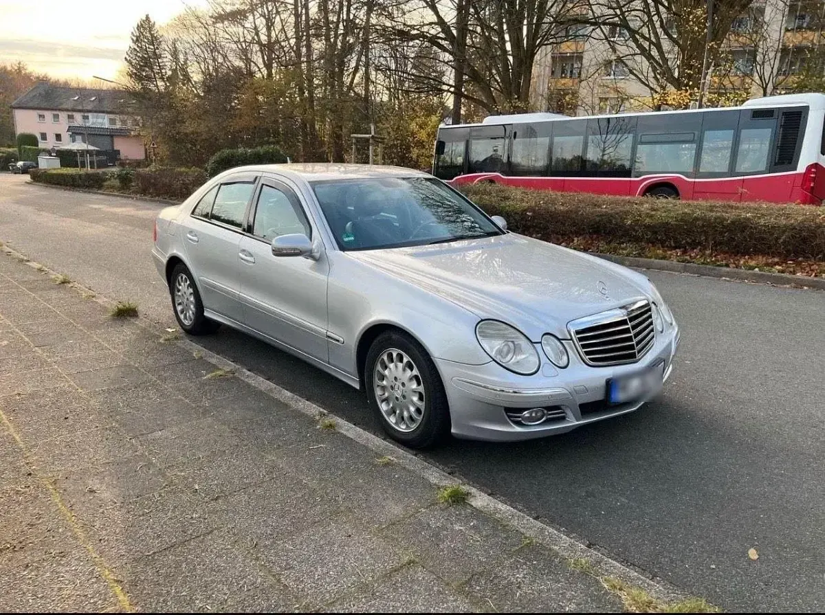 Gebraucht Mercedes E280 Avantgarde 190 PS (139 kW) 2008 Silber Limousine