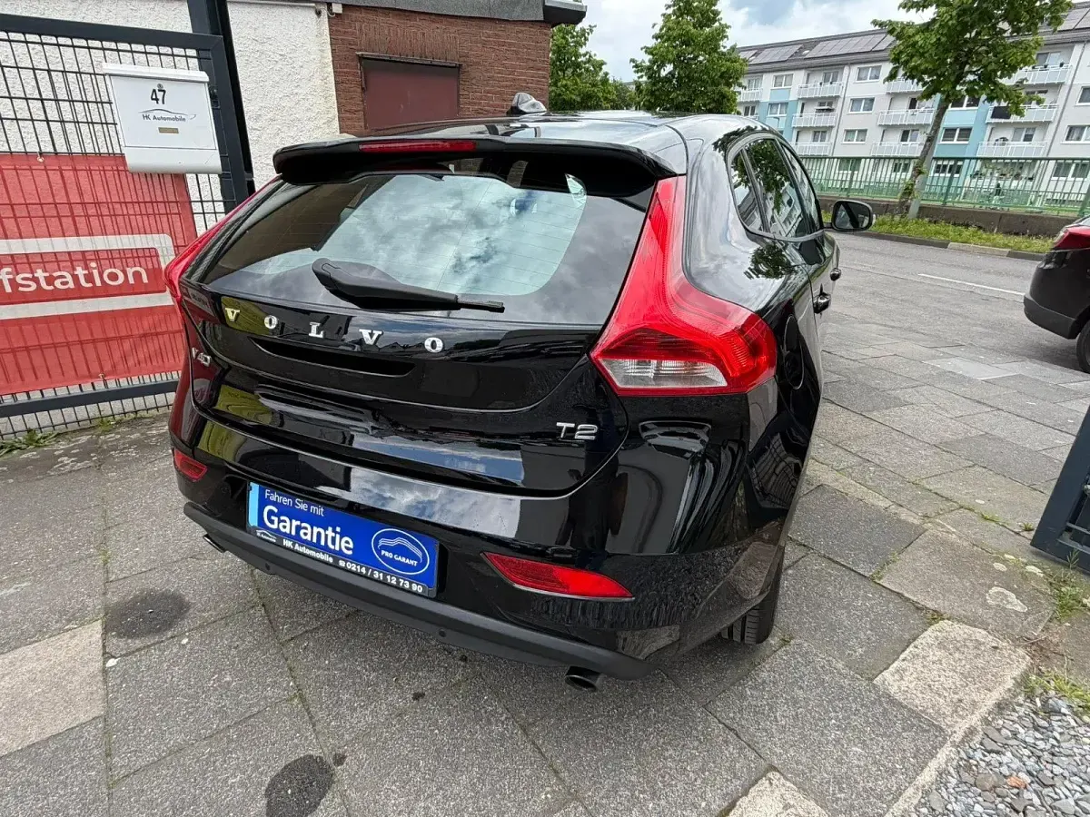 Gebraucht Volvo V40 Kinetic 120 PS (88 kW) 2014 Black solid (stone) / solid Kombi