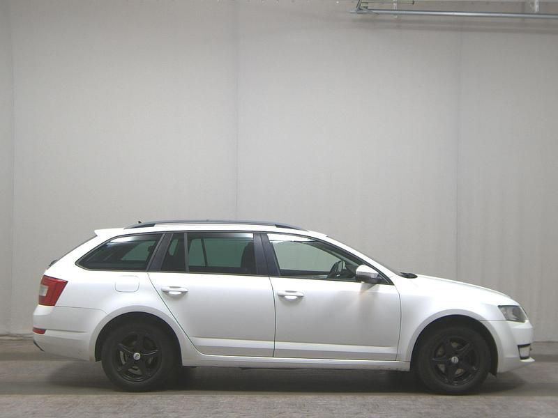Candyweiss Gebraucht 2014 Skoda Octavia Ambition Kombi | 6.690 € (Guter Preis) - Bild 1/4
