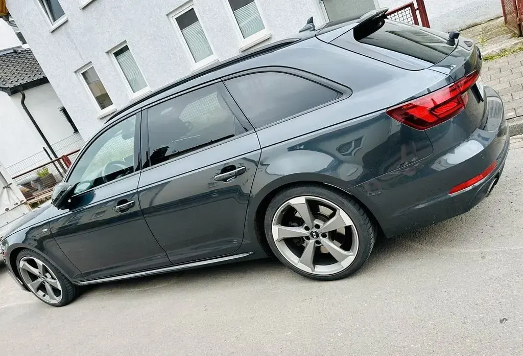 Używany Audi A4 Black Edition 252 KM (185 kW) 2018 Szary Sedan/Limuzyna