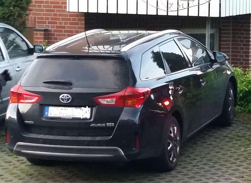 Gebraucht Toyota Auris Hybrid Edition 136 PS (100 kW) 2014 Schwarz Kombi