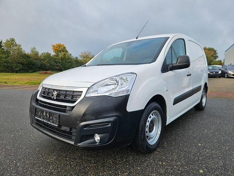 Weiß Gebraucht 2018 Peugeot Partner Premium Van / Kleinbus | 6.999 € (Fairer Preis) - Bild 1/4