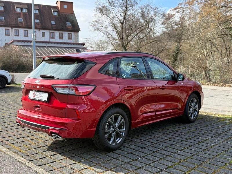 Gebraucht Ford Kuga ST-Line 120 PS (88 kW) 2024 Rot SUV