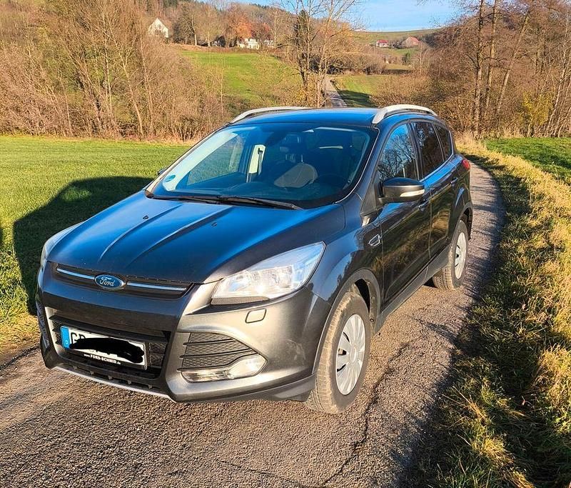 Grau Gebraucht 2015 Ford Kuga SYNC Edition SUV | 9.900 € (Fairer Preis) - Bild 1/4