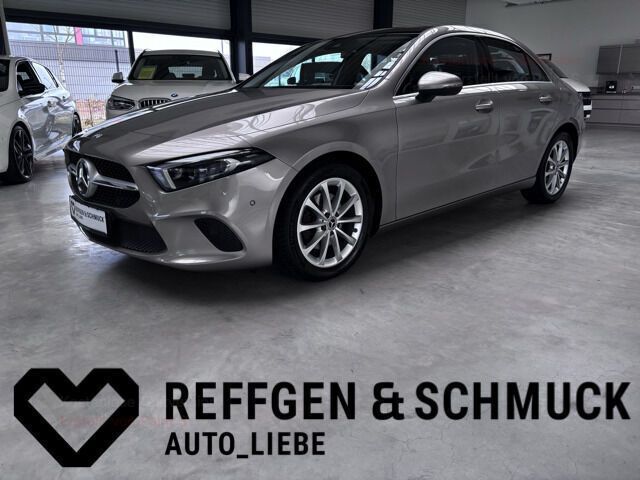 Silber (mojavesilber) Gebraucht 2020 Mercedes A200 Limousine | 29.880 € (Teuer) - Bild 1/4