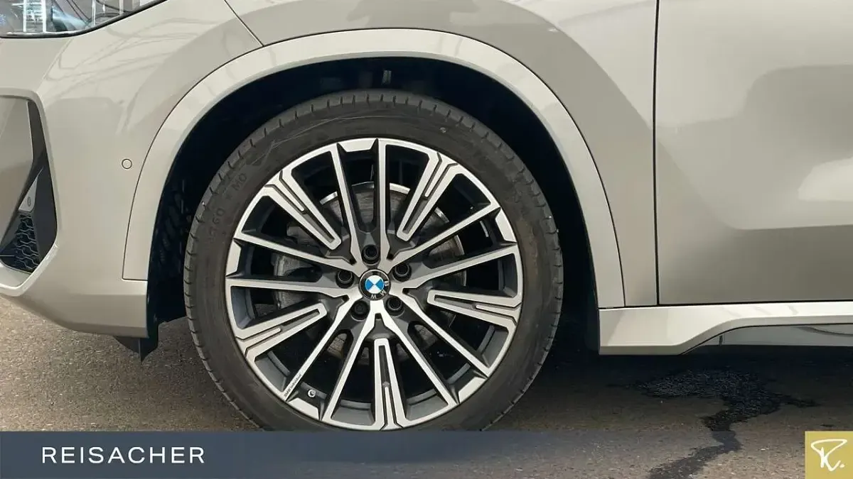 Gebraucht BMW X1 M Sport 204 PS (150 kW) 2023 Spacesilber metallic SUV