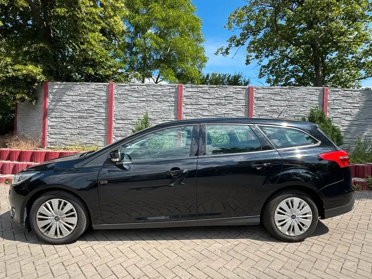 Gebraucht Ford Focus 125 PS (91 kW) 2016 Schwarz Kombi