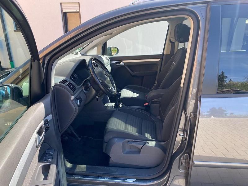 Gebraucht VW Touran Cup 105 PS (77 kW) 2014 Pepper grey metallic Van / Kleinbus