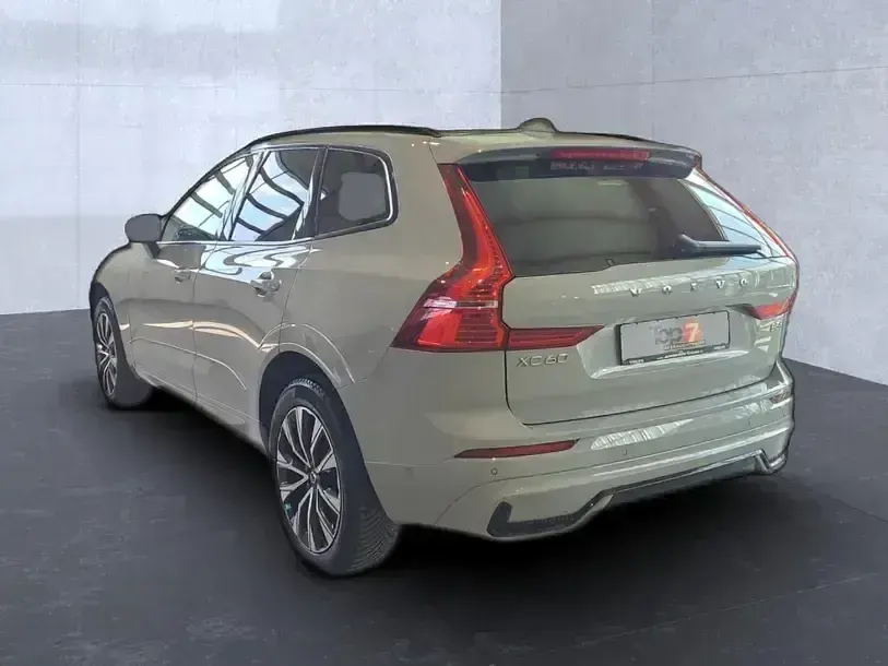 Gebraucht Volvo XC60 Plus 250 PS (183 kW) 2025 Grau SUV