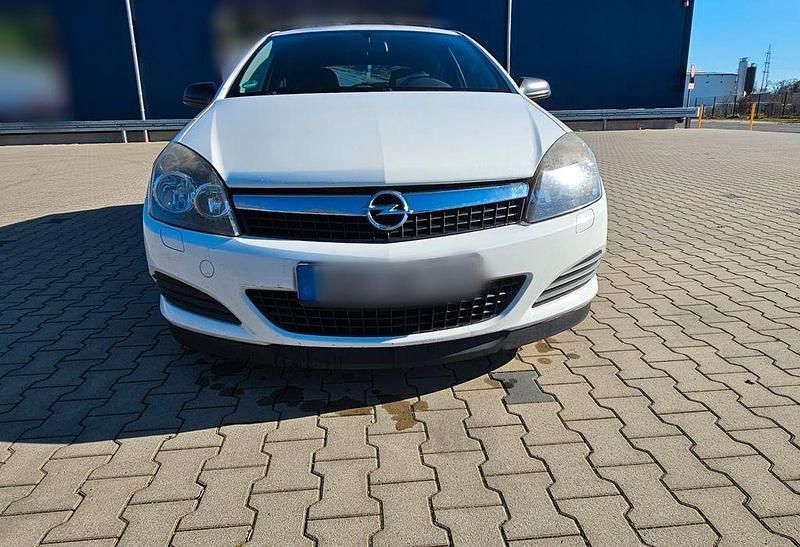 Weiß Gebraucht 2009 Opel Astra GTC Edition Limousine | 2.399 € (Fairer Preis) - Bild 1/4